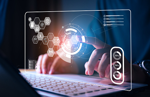 investitore-uomo-daffari-analisi-e-strategia-aziendale-concetto-di-big-data-analisi